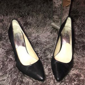 Michael kors black leather size 9